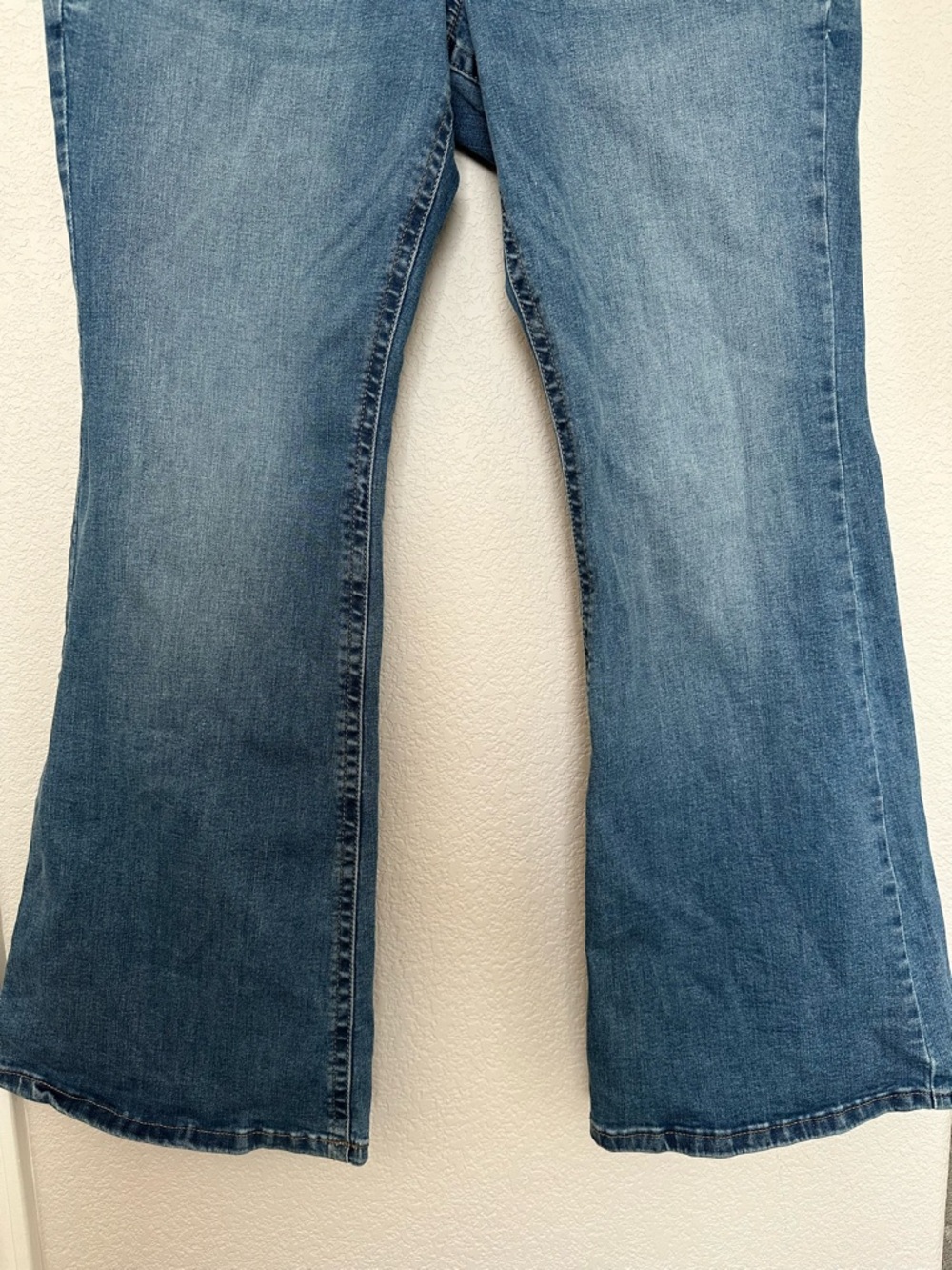 Lucky Brand‎ Low Rise Flare Jeans Medium Wash Size 32 - Picture 3 of 9
